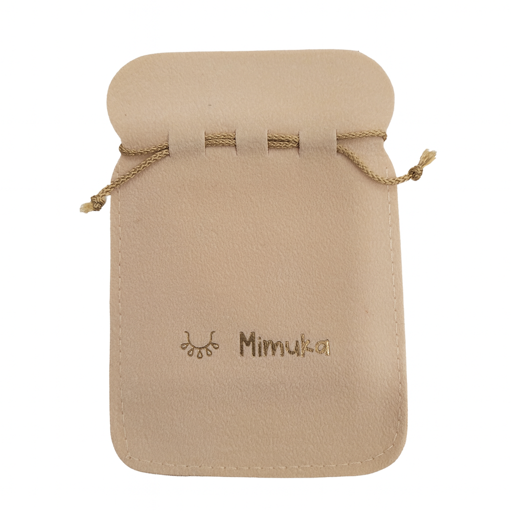 Pendientes de aro de oro amarillo de 18 quilates con rubíes naturales de Mimuka Jewels