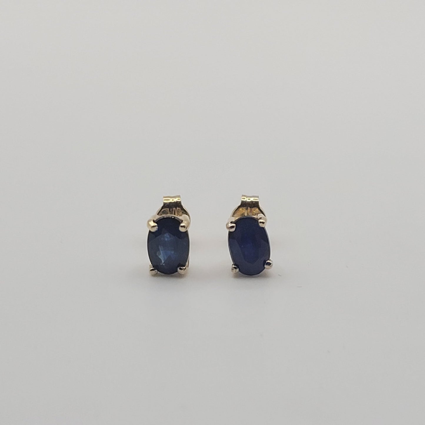Mimuka Jewels 18K Yellow Gold Oval Sapphire Stud Earrings – 6x4mm Natural Sapphires - MIMUKA