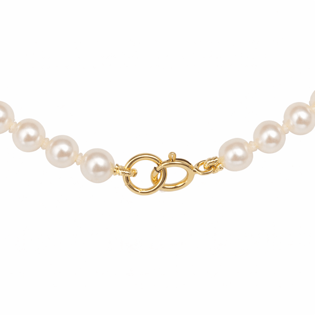 AAA Cultured Pearl Necklace in 18K Yellow Gold with Brilliant - Cut Diamond – Timeless Elegance - MIMUKA