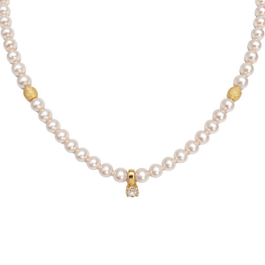 AAA Cultured Pearl Necklace in 18K Yellow Gold with Brilliant - Cut Diamond – Timeless Elegance - MIMUKA