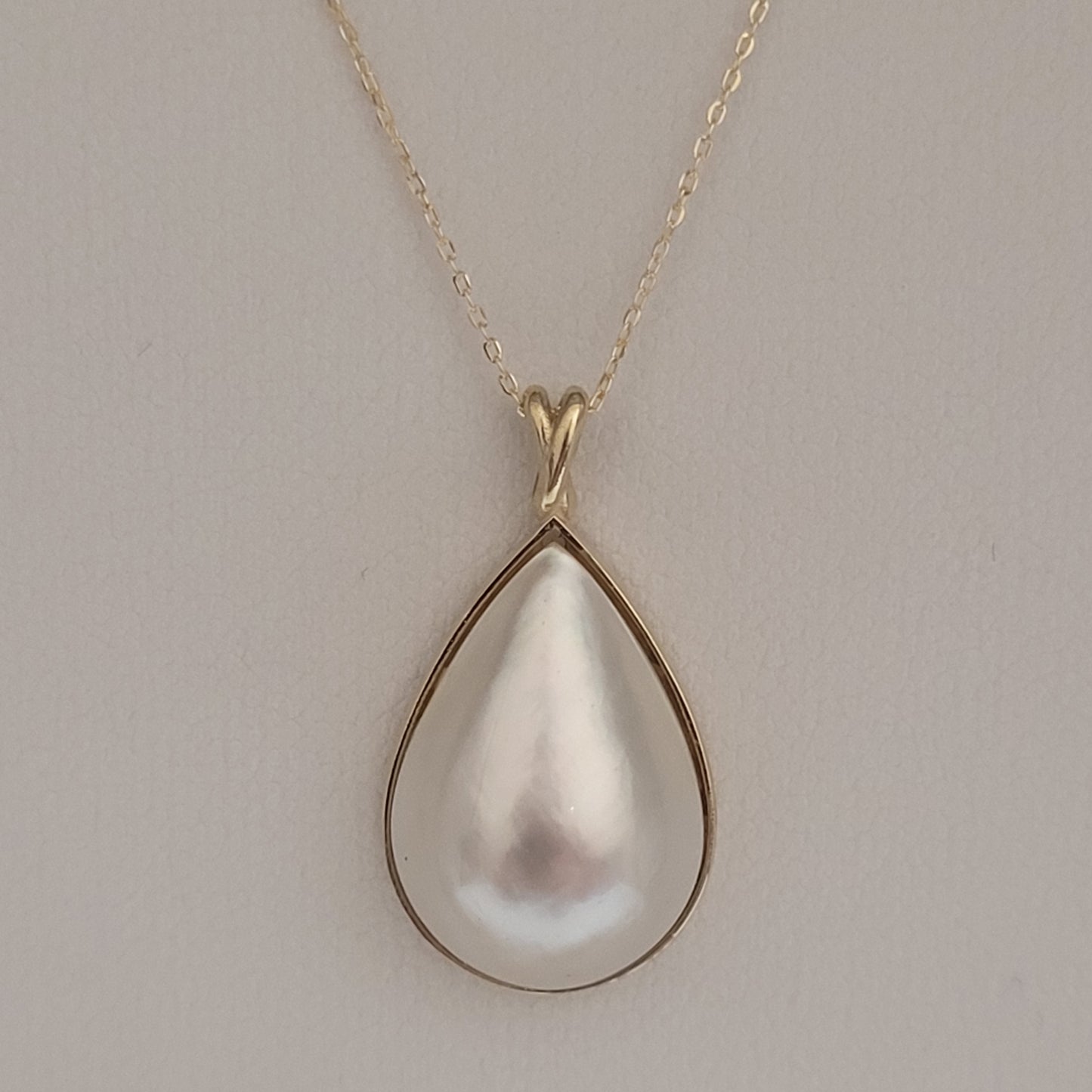 Australian South Sea Cultured Pearl Pendant – 12 x 15 mm Teardrop Pearl in 18K Yellow Gold with Adjustable 45 cm Chain - MIMUKA