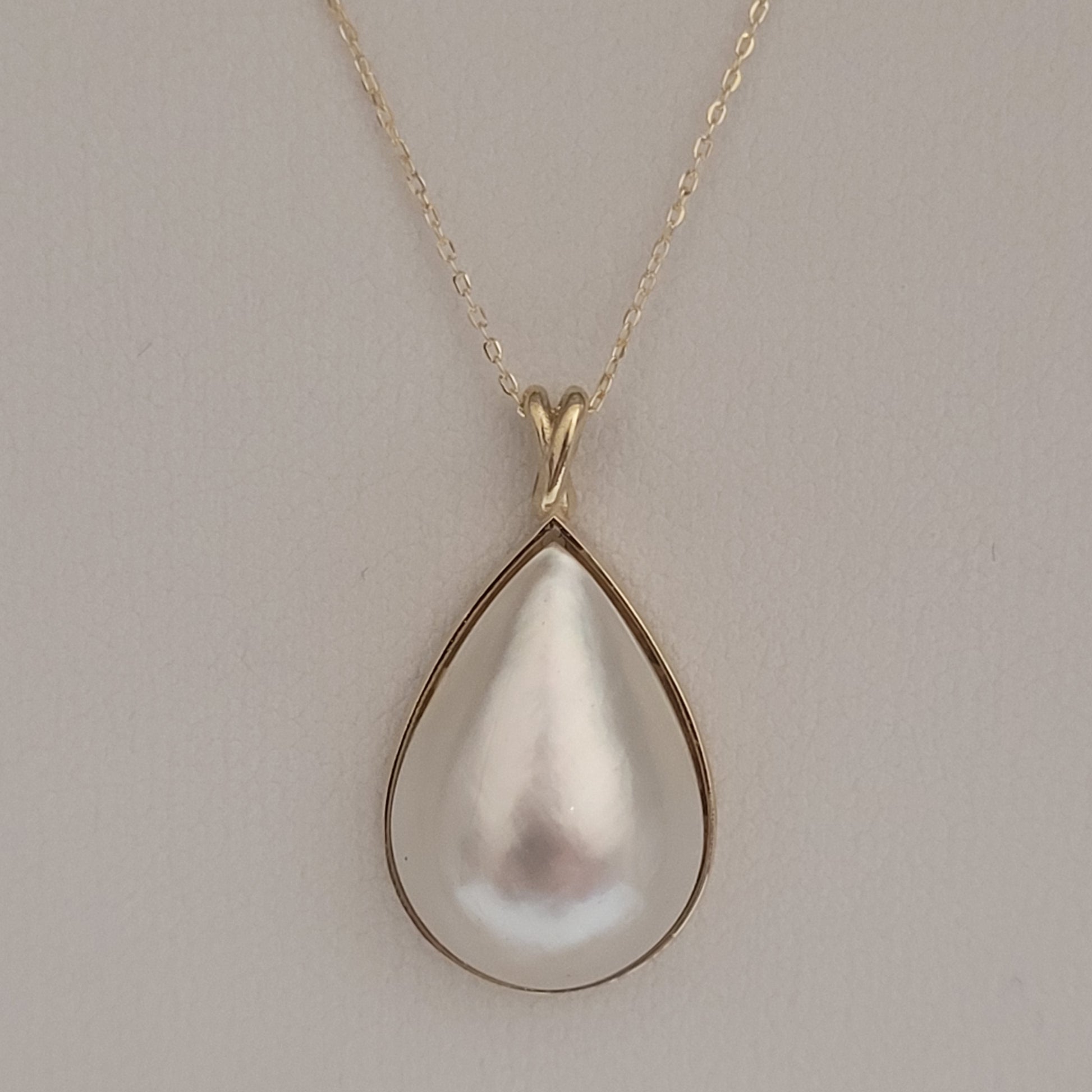 Australian South Sea Cultured Pearl Pendant – 12 x 15 mm Teardrop Pearl in 18K Yellow Gold with Adjustable 45 cm Chain - MIMUKA