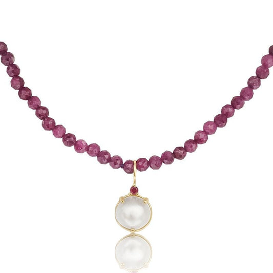 Collar de Rubíes, Perla Cultivada y Oro Amarillo 18K, 40 cm, Estilo Clásico - MIMUKA